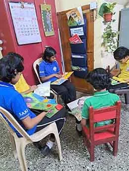 Children reading books 3