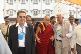 H.H.DalaiLamavisintingourcamp
