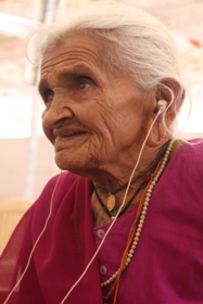 Listeningwiththehelpofhearingaids