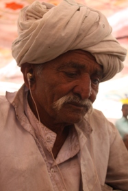Listeningwiththehelpofhearingaids